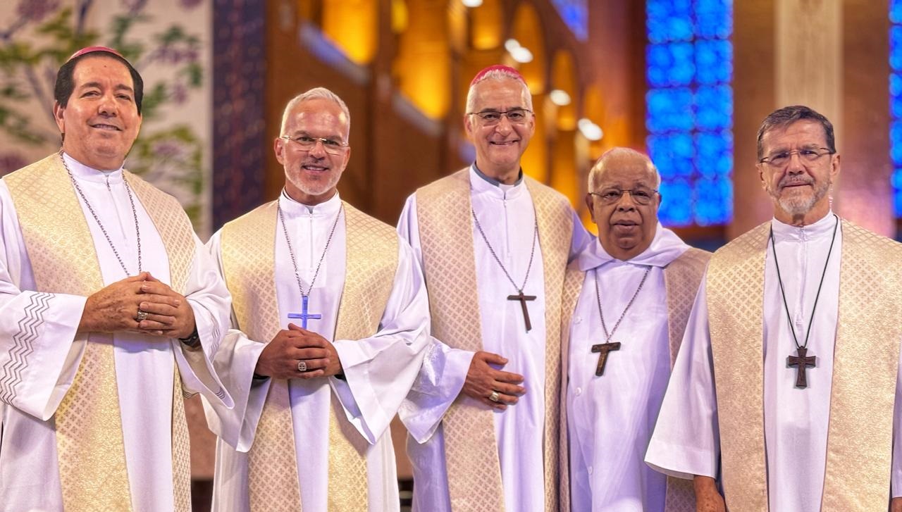 Bispos do Regional Leste 3 participam de missa dedicada aos bispos eméritos
